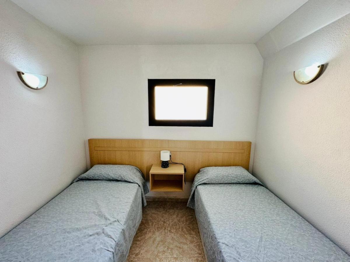 Ocean Front Cozy 2 Bedroom, 3 Beds Spacious- Netflix, Pool, Beach Lift & Fast Wifi ปลายา เดล อิงเกลส ห้อง รูปภาพ
